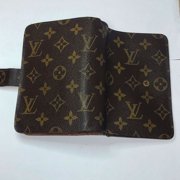 Authentic Louis Vuitton Monogram Wallet - Picture 3 of 11